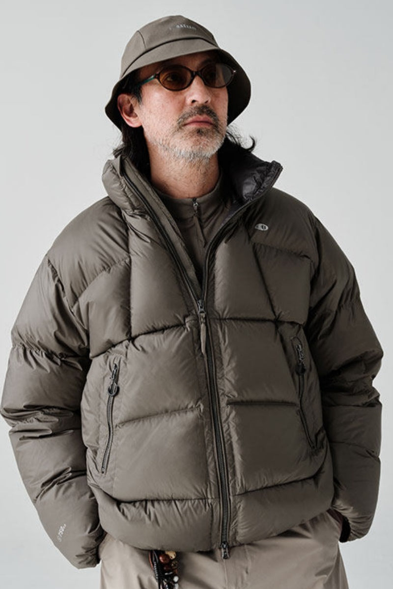 スタンドカラー軽量ダウンジャケット25BLYR002